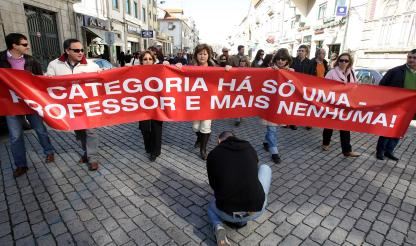 Professores desempregados na rua em 